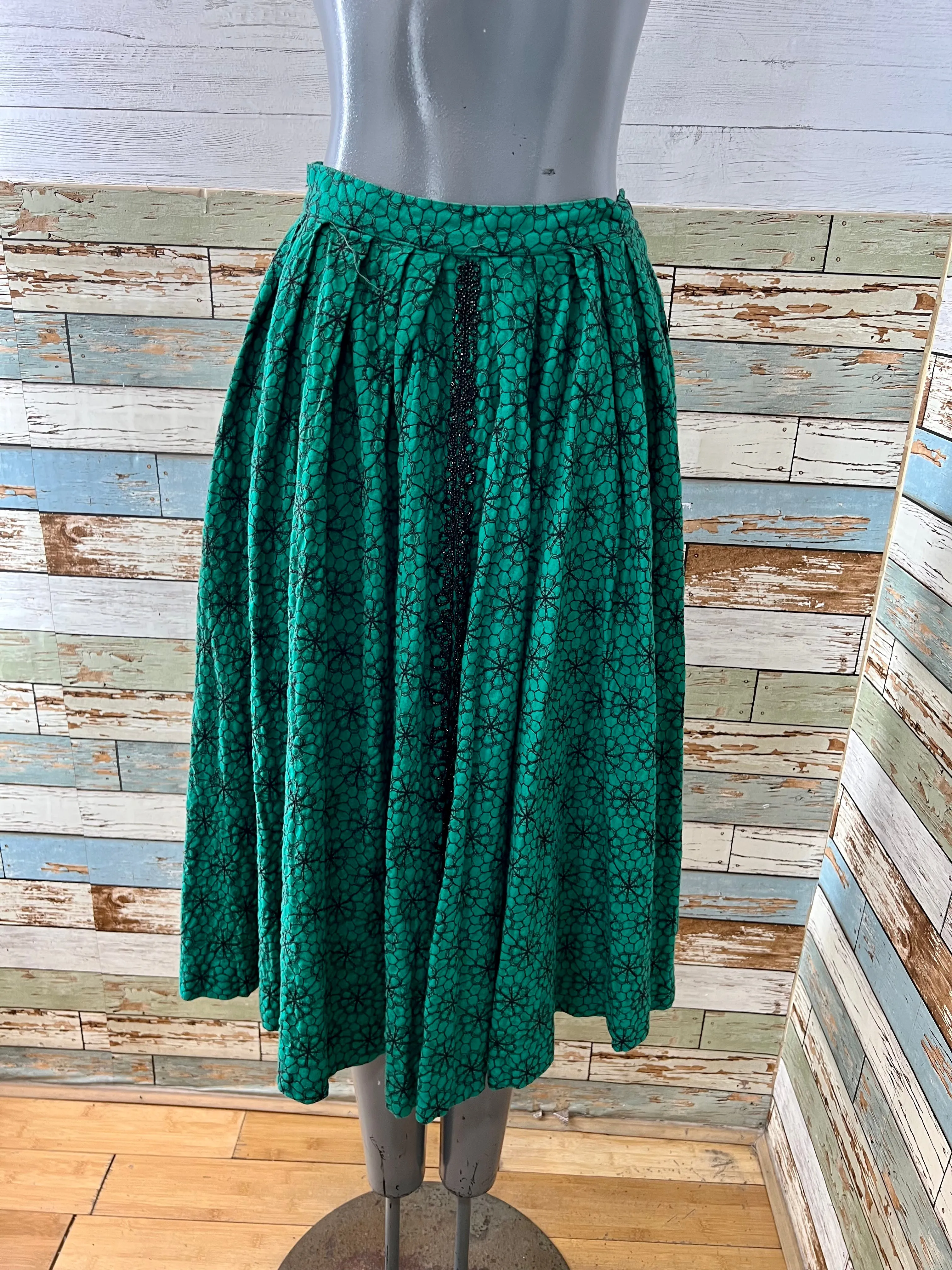 50’s Kelly Green With Black Embroidery Flower Full Skirt