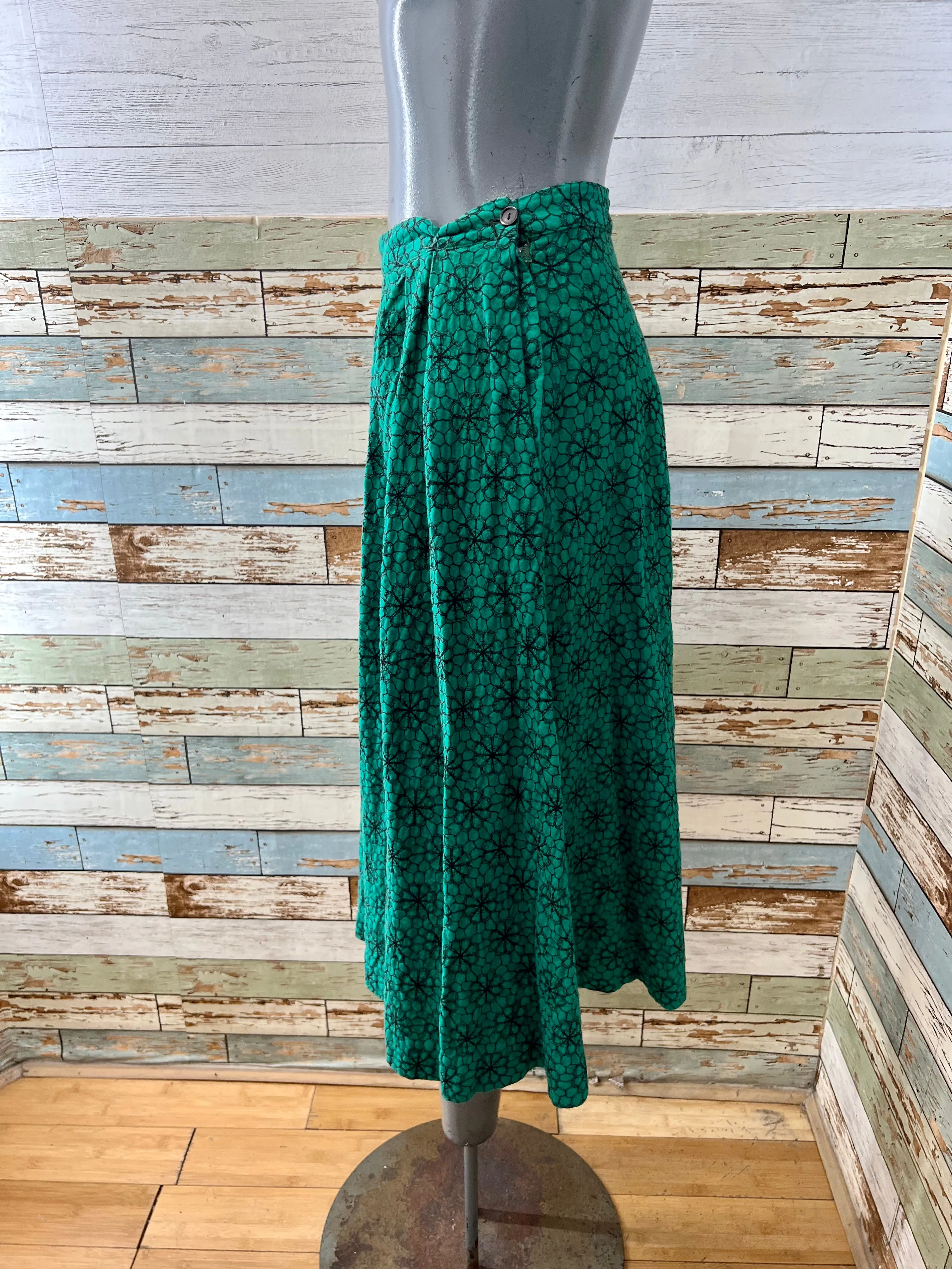 50’s Kelly Green With Black Embroidery Flower Full Skirt